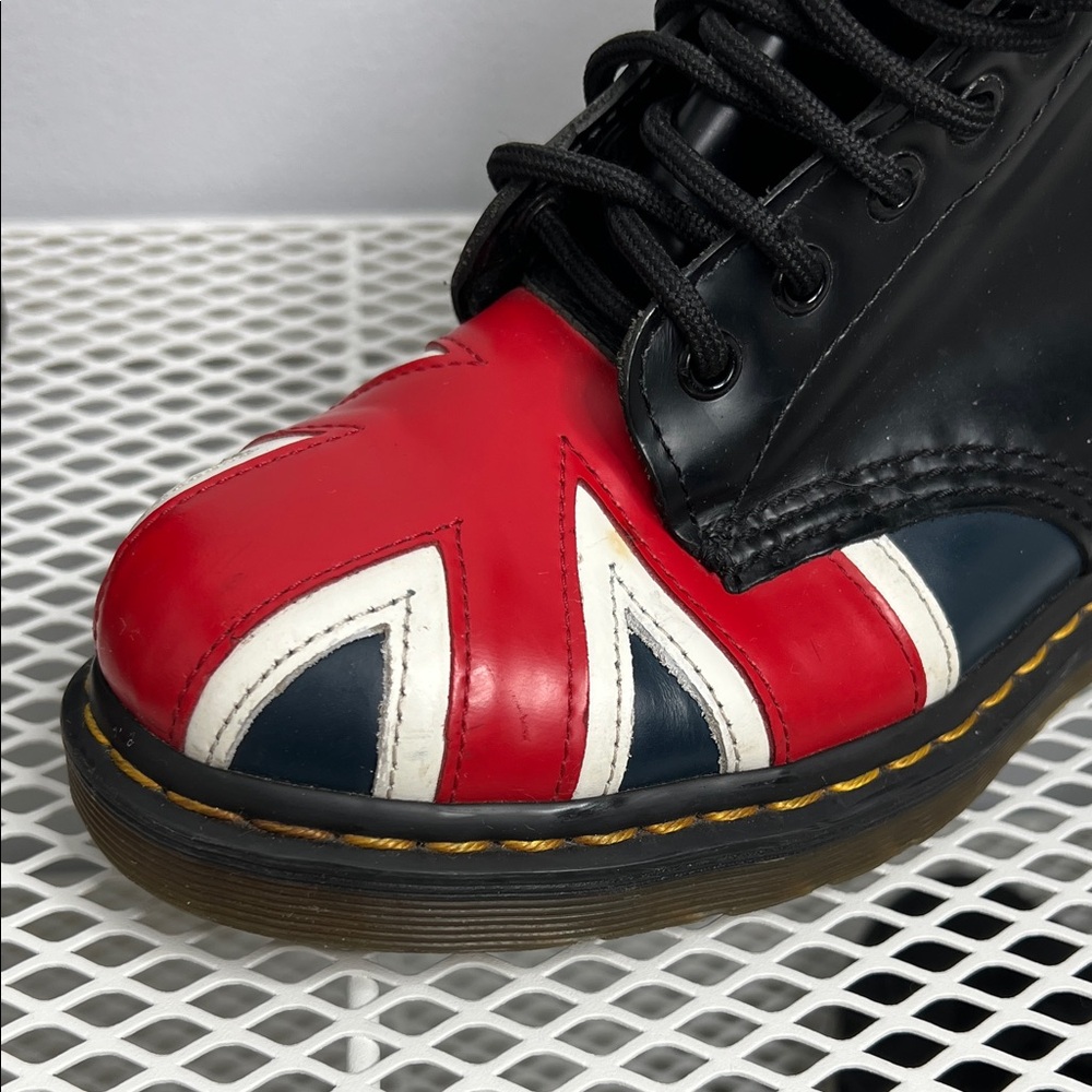 Dr. Martens Union Jack 10950 Boots • Men’s 7 / Women’s 8 • Rare - Picture 9 of 16